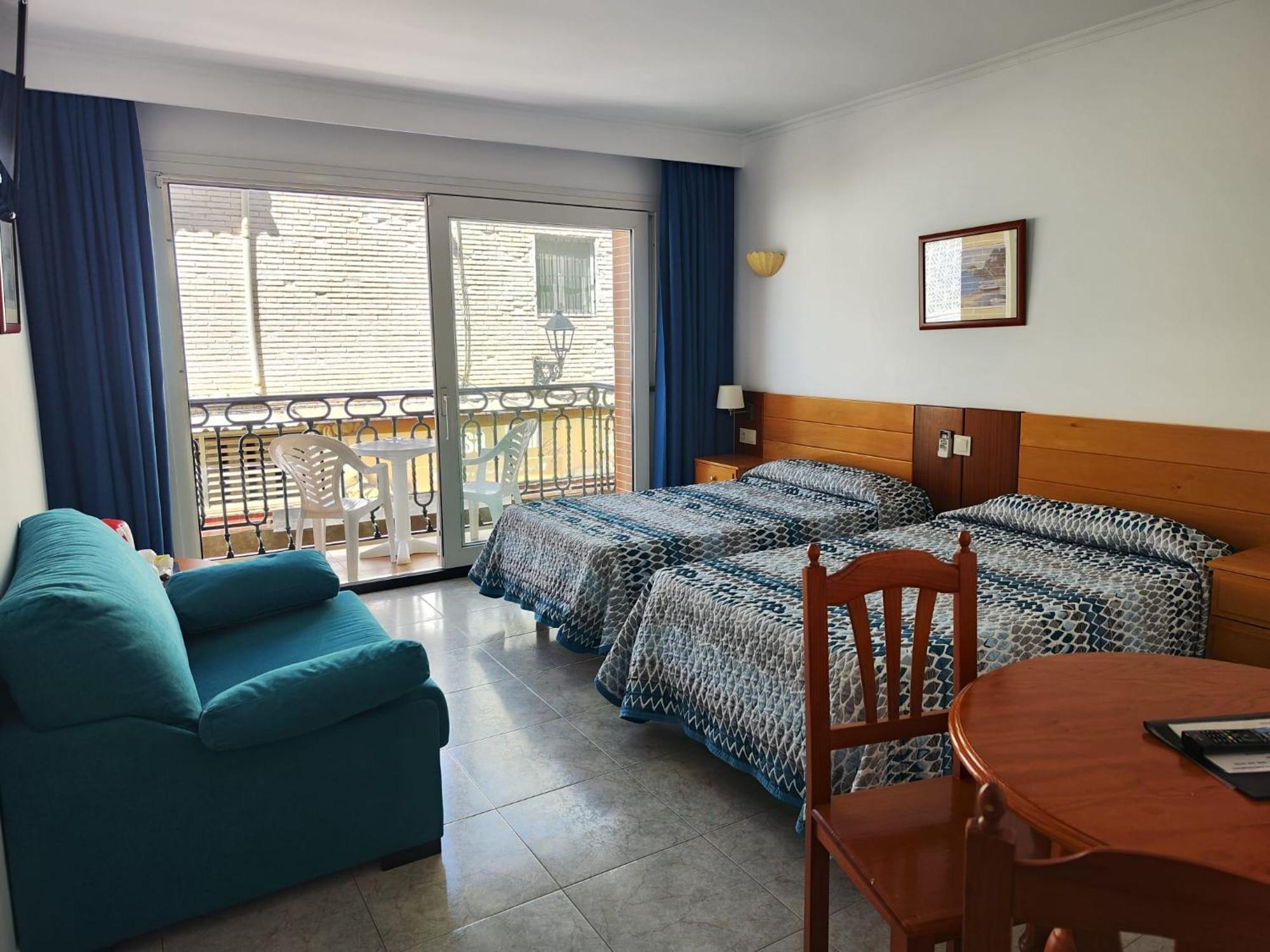 Apartamentos Leonor Carihuela Τορρεμολίνος Εξωτερικό φωτογραφία