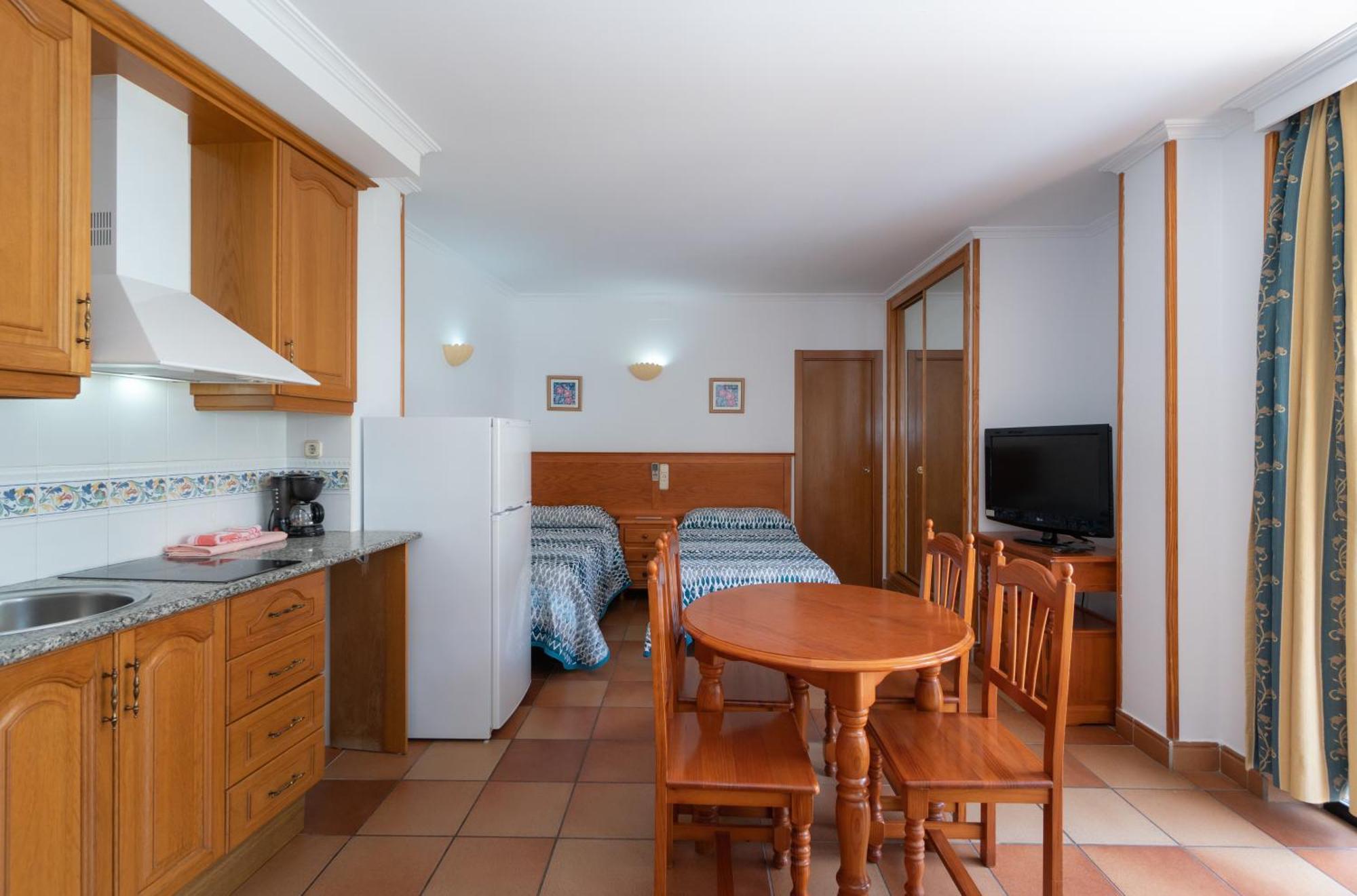 Apartamentos Leonor Carihuela Τορρεμολίνος Δωμάτιο φωτογραφία