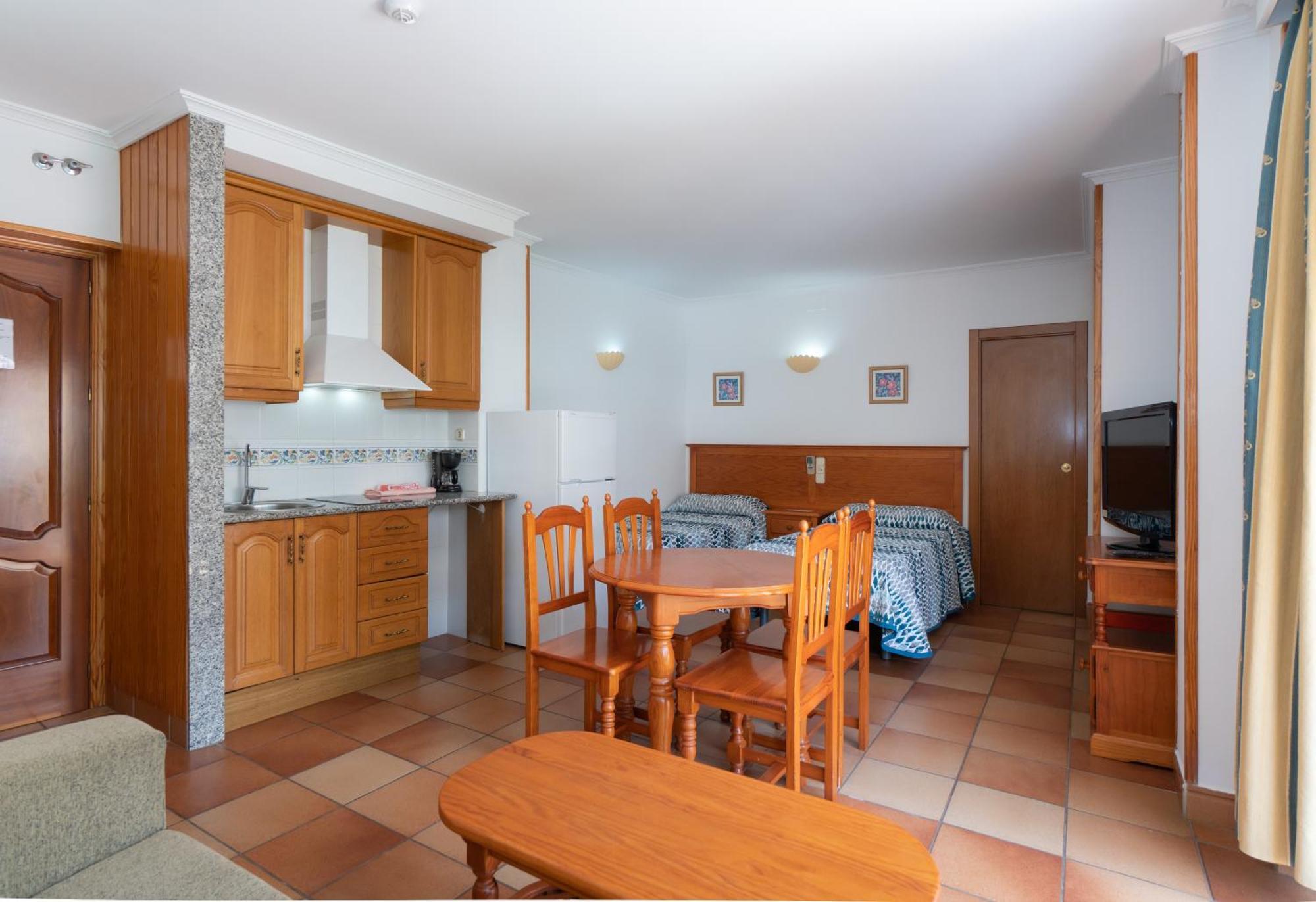 Apartamentos Leonor Carihuela Τορρεμολίνος Δωμάτιο φωτογραφία