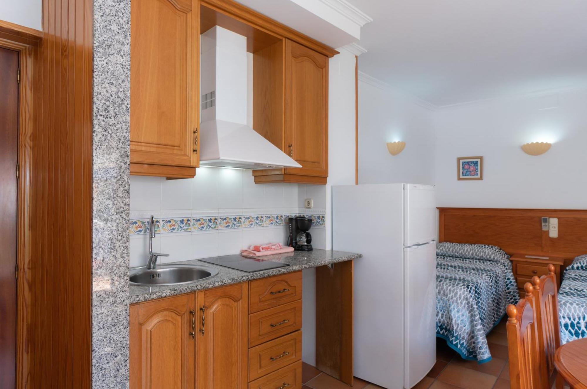 Apartamentos Leonor Carihuela Τορρεμολίνος Δωμάτιο φωτογραφία